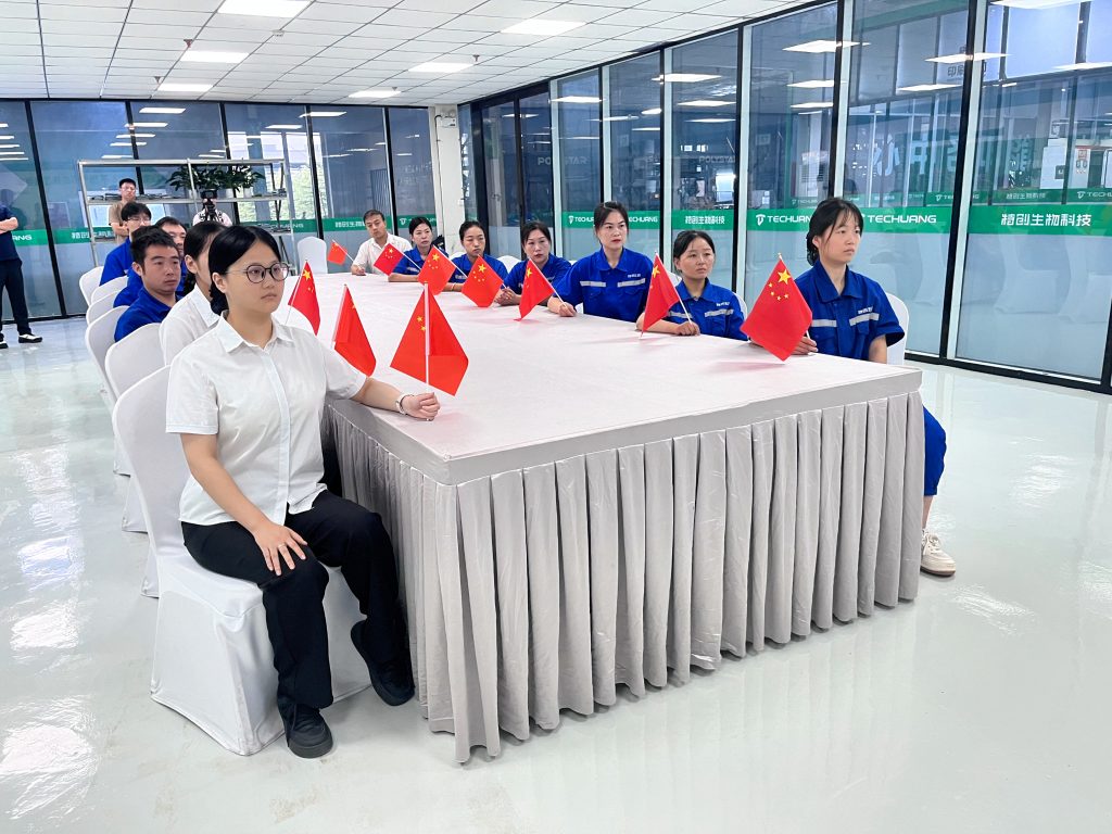 河南特創(chuàng)組織員工觀(guān)看“9.3”閱兵盛典